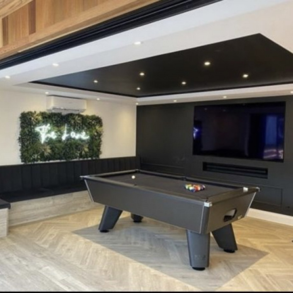 Cry Wolf Indoor Slate Bed Pool Table Black