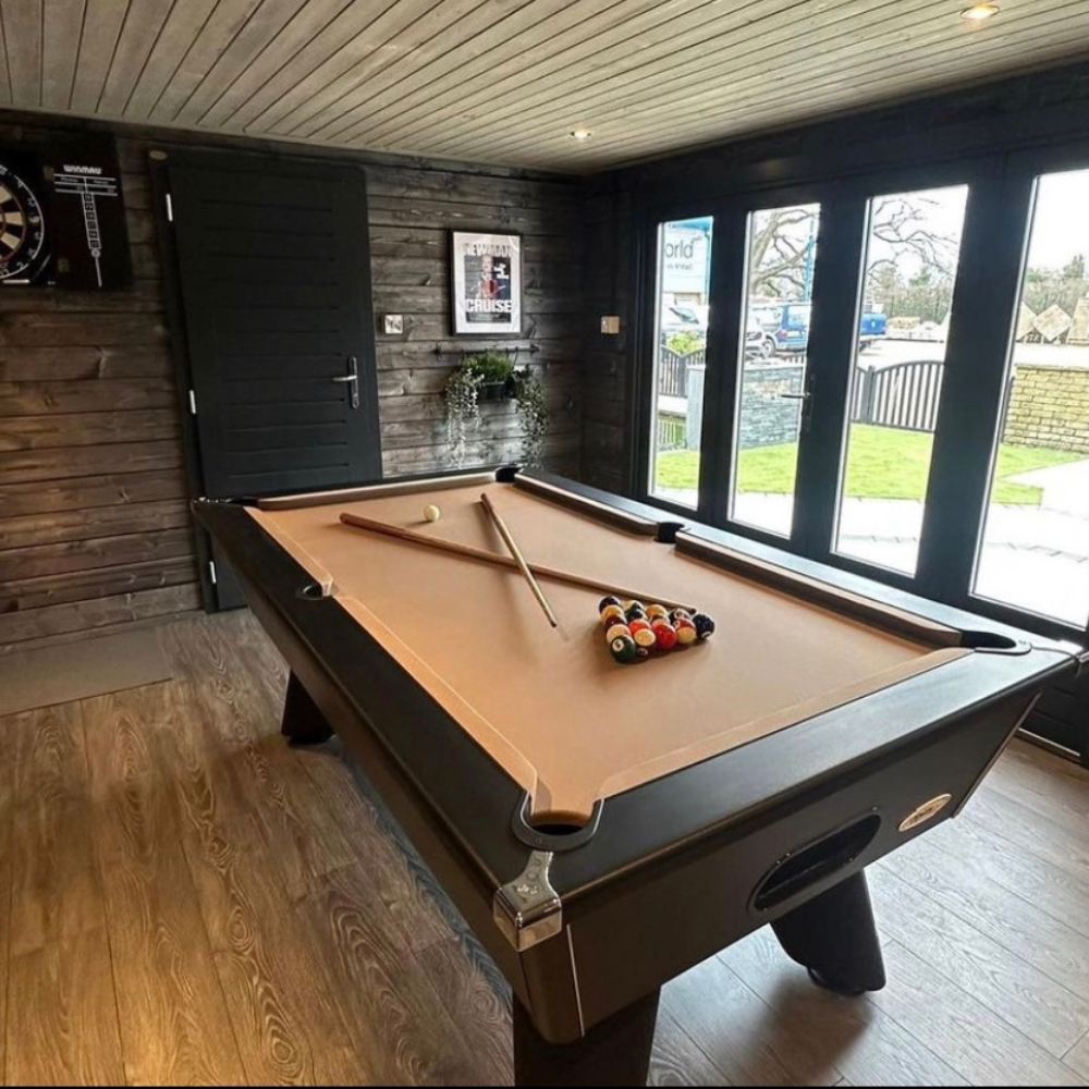 Cry Wolf Indoor Slate Bed Pool Table Black