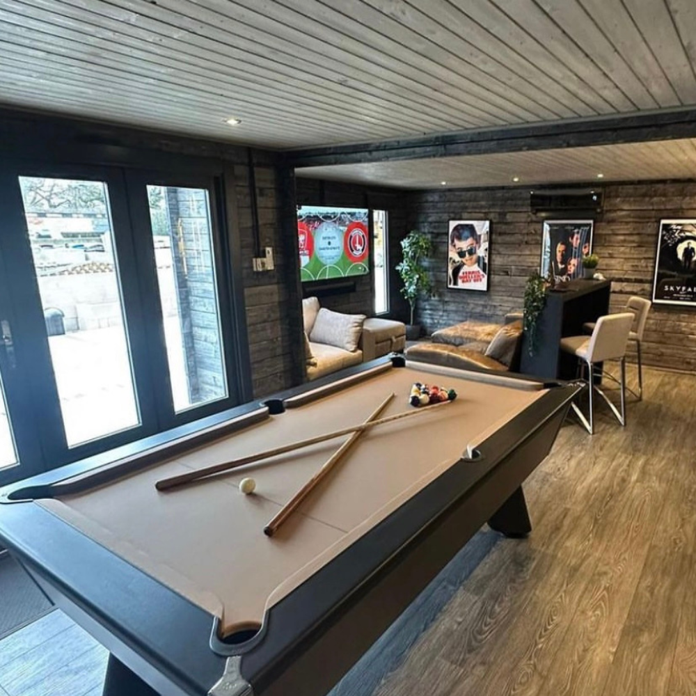 Cry Wolf Indoor Slate Bed Pool Table Black