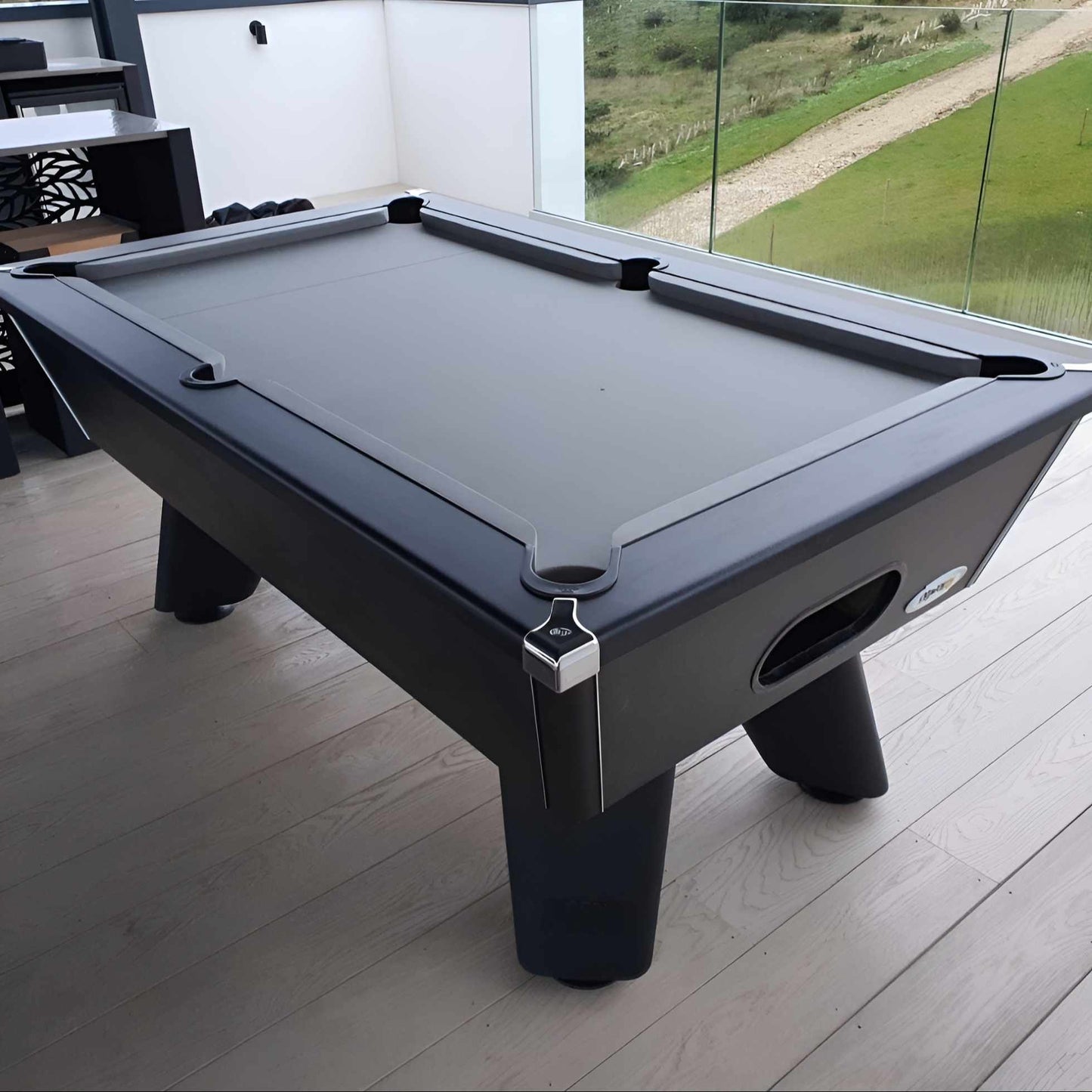 Cry Wolf Indoor Slate Bed Pool Table Black