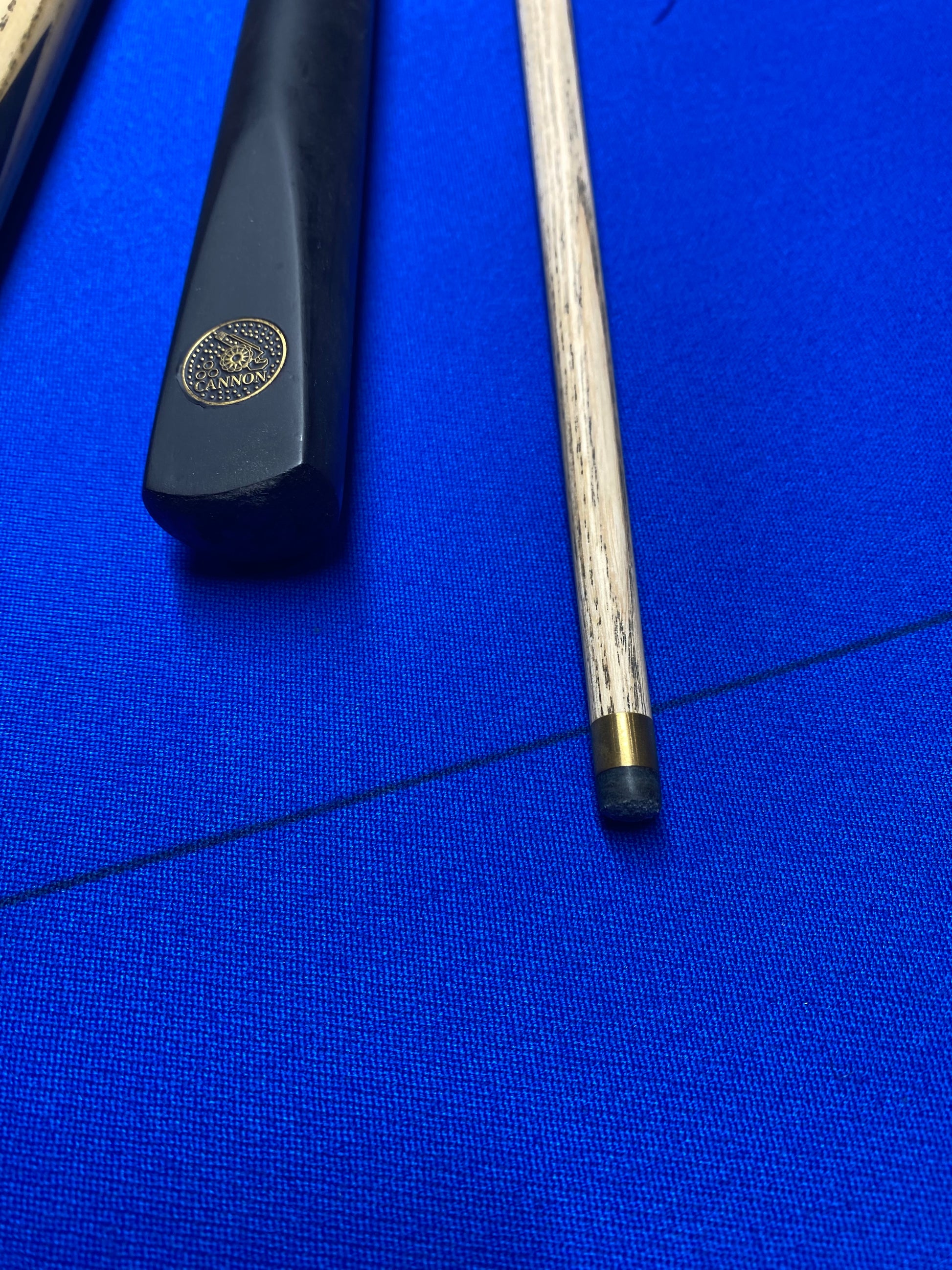 Detailed view of Cannon Manta cue tip and handle with brass ferrule.